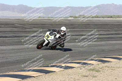 media/Jan-16-2026-CVMA Friday Practice (Fri) [[6f2bf47531]]/5-Racer 4-Trackday1/Session 2 (Bowl)/